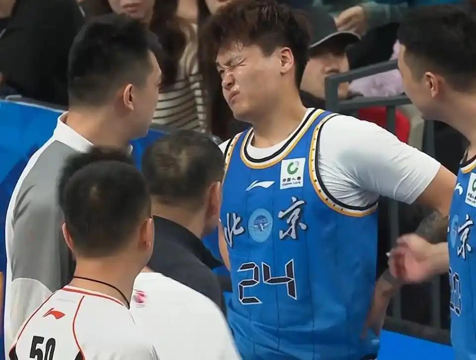 乐鱼体育登录入口-CBA三消息：赵睿伤病更新，徐杰回应百万票王，山西球迷又闯祸